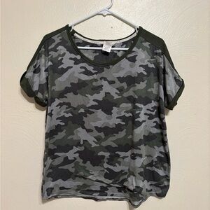 🪖 Lucky Brand Camo Print Soft Knit Tee – Size XL
